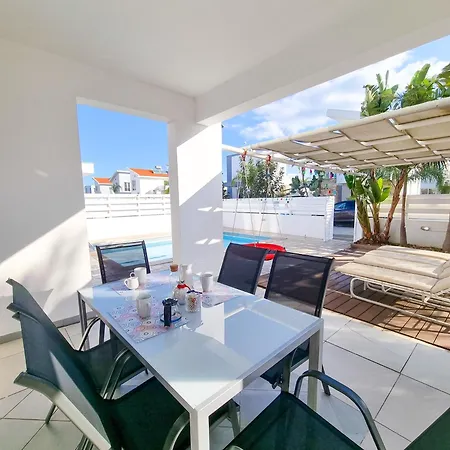 Villa With Private Pool And Bbq Larnaca