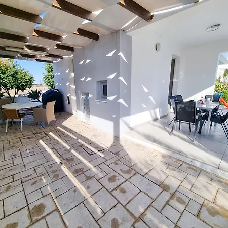 Villa With Private Pool And Bbq