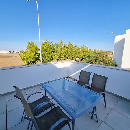 With Private Pool And Bbq * Larnaca