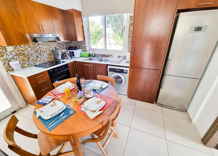 Villa With Private Pool And Bbq Larnaca